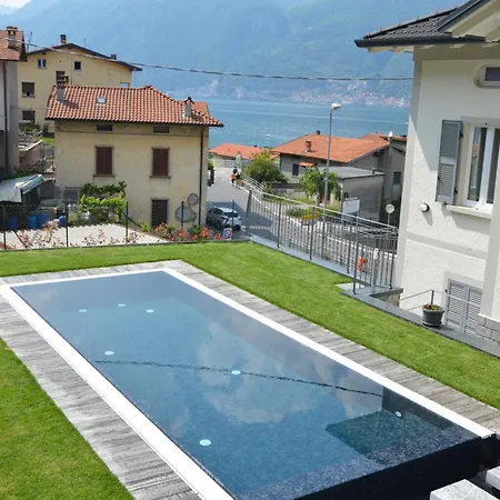 Lescen White Residence Lake View