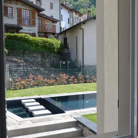 Lescen White Residence Lake View